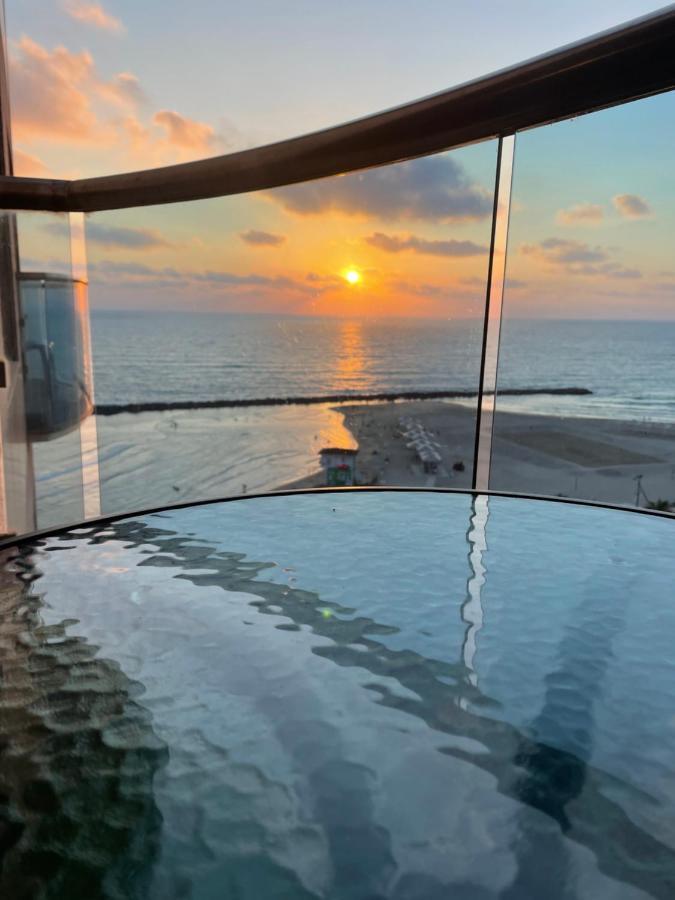 Suite On The Beach Haifa Exterior photo