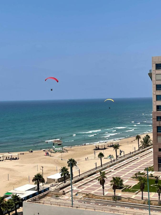 Suite On The Beach Haifa Exterior photo