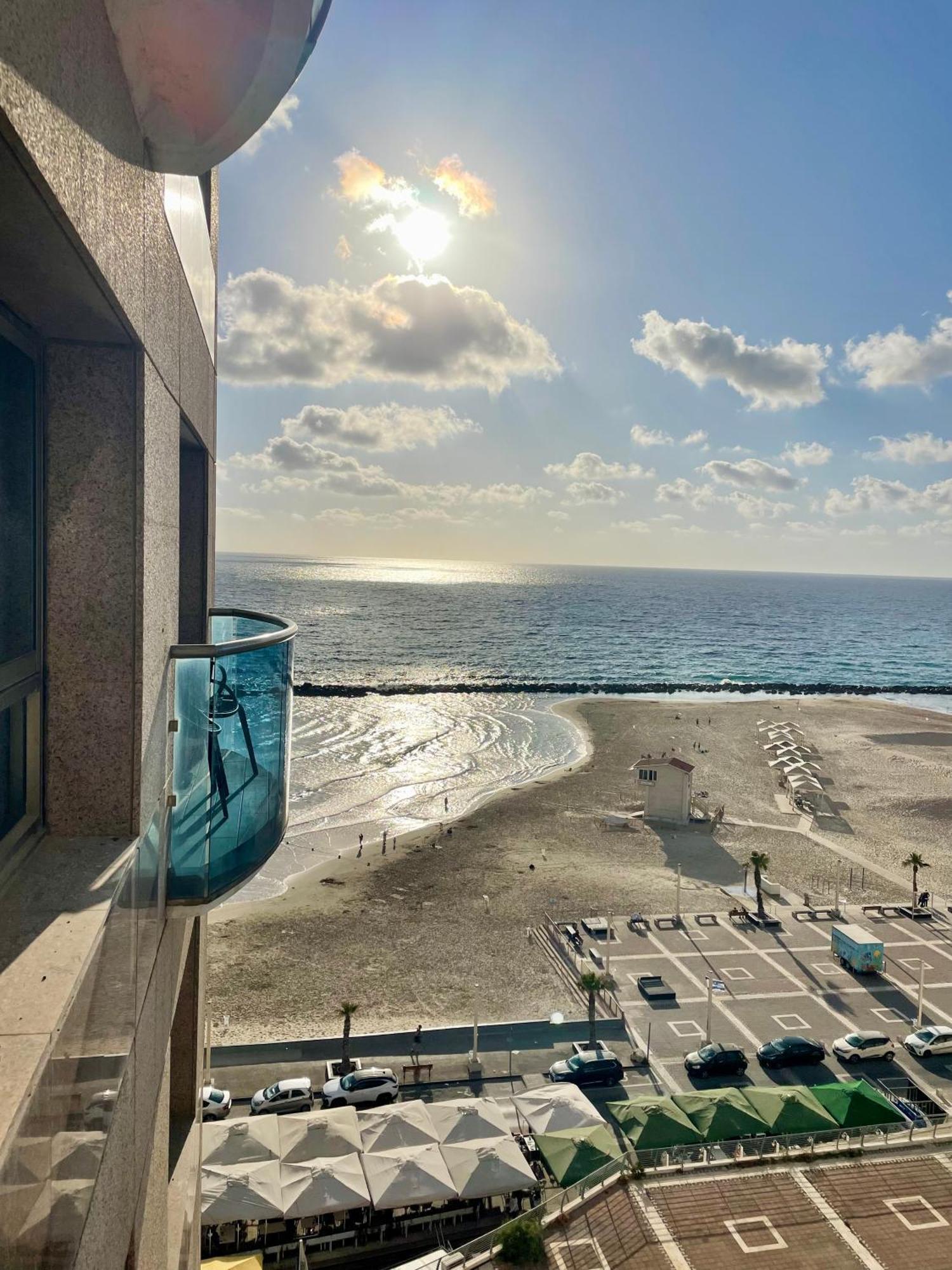 Suite On The Beach Haifa Exterior photo